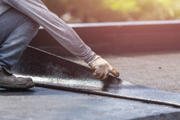 Professional Vapor Barrier Installation technician working in Island Lake, IL
